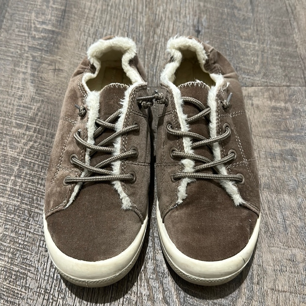 Madden Girl velour sneakers